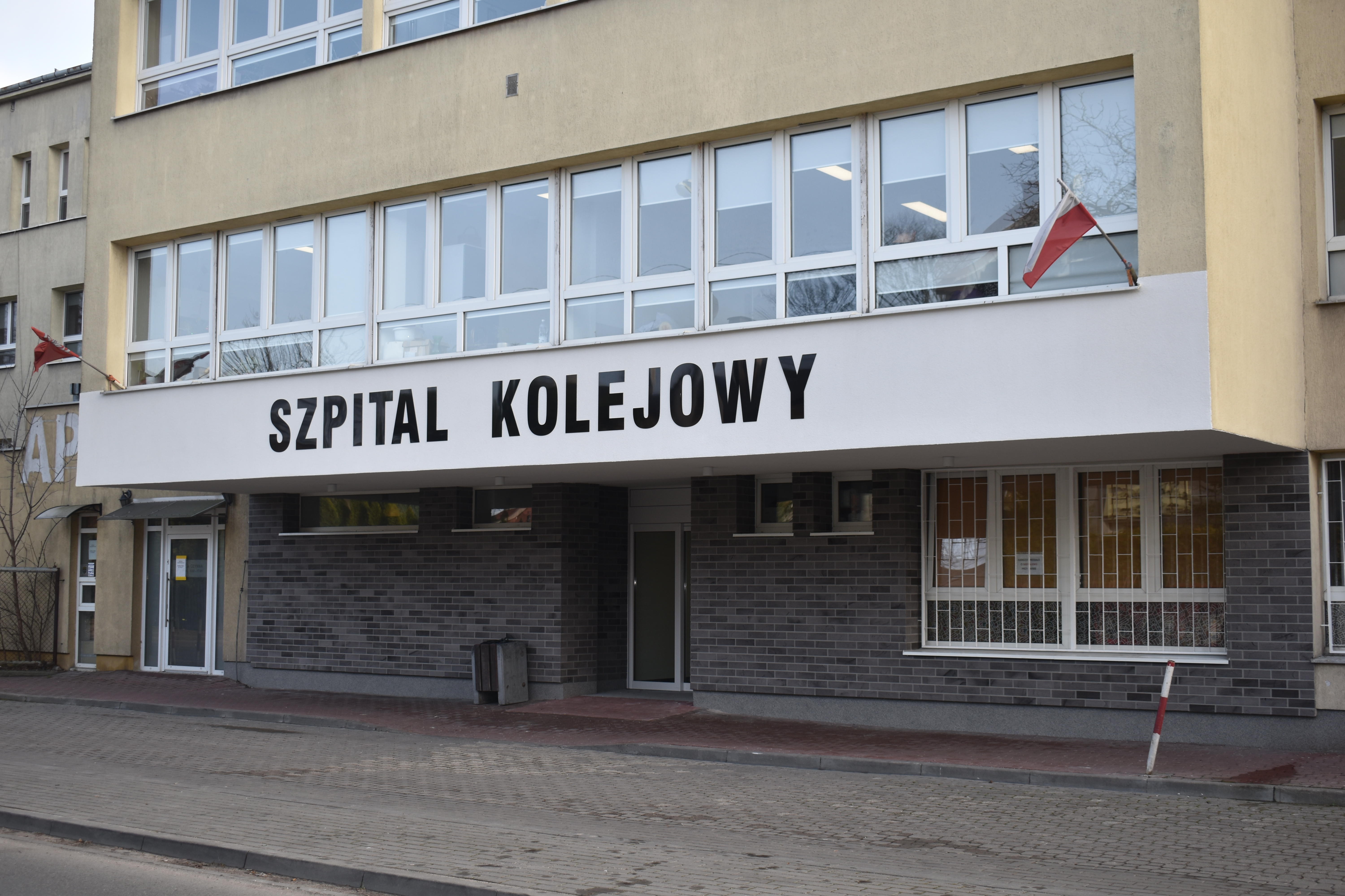 Przebudowa wejścia głównego do Szpitala Kolejowego – w związku z Covid-19