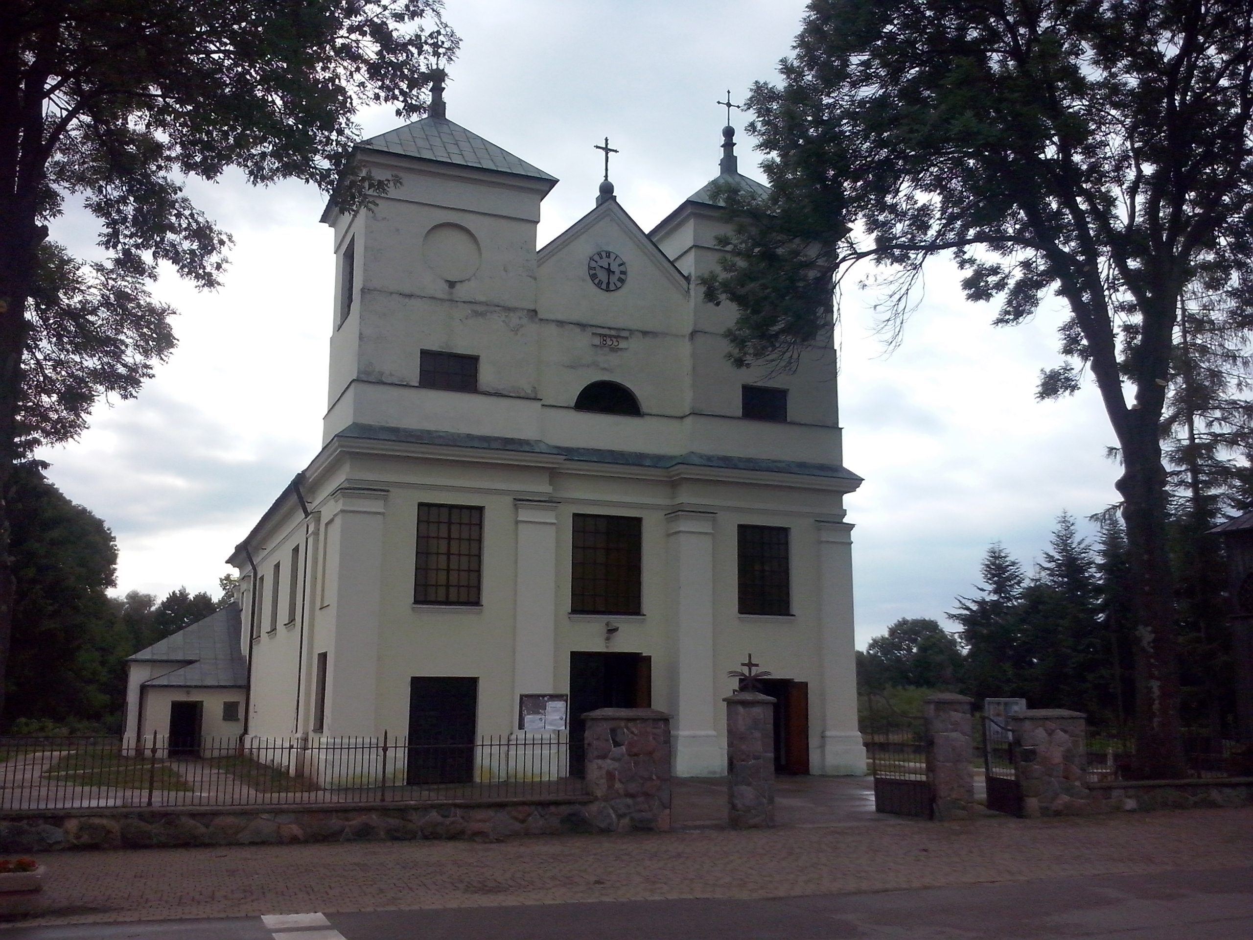 Na zdjęciu znajduje się kościół parafialny w Brańszczyku.
