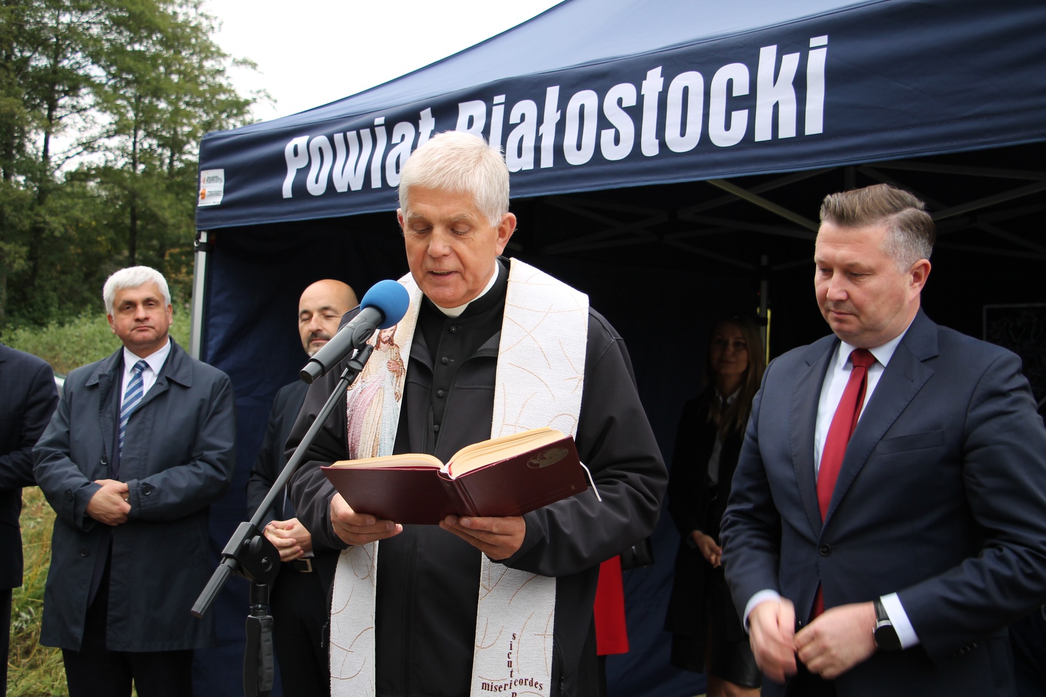 Modlitwa za pomyślność wszystkich korzystających z drogi - proboszcz parafii w Choroszczy
