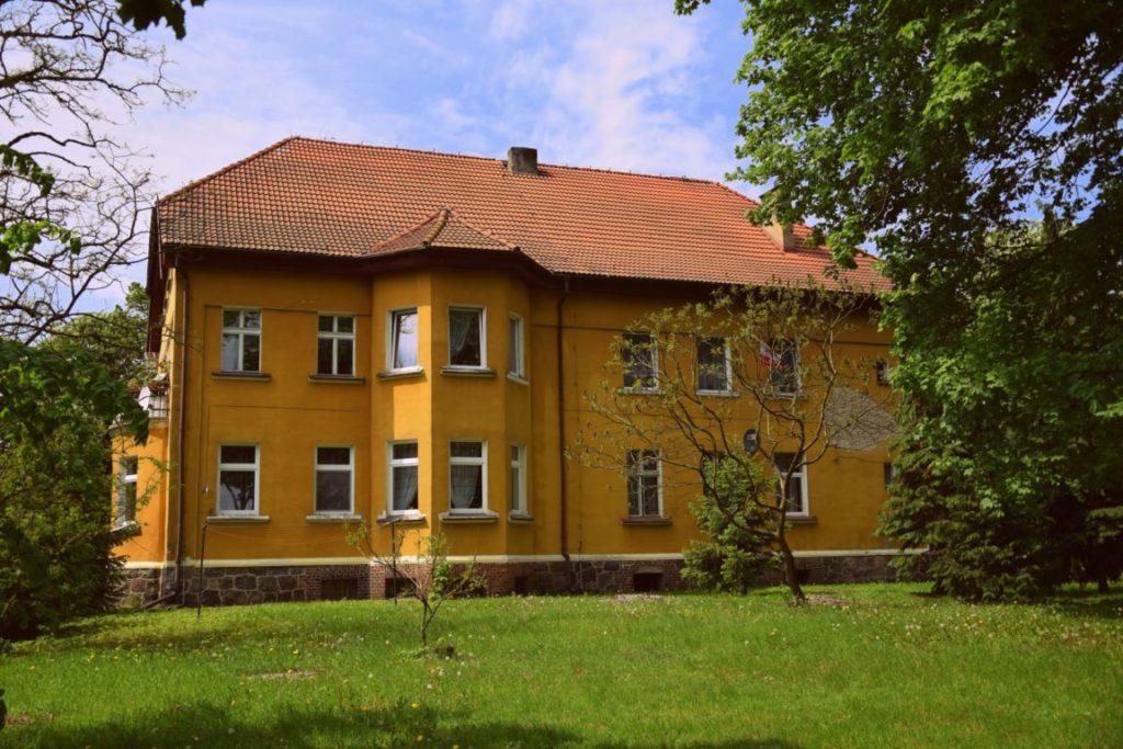 Zdjęcie pałacu w Krzewinie