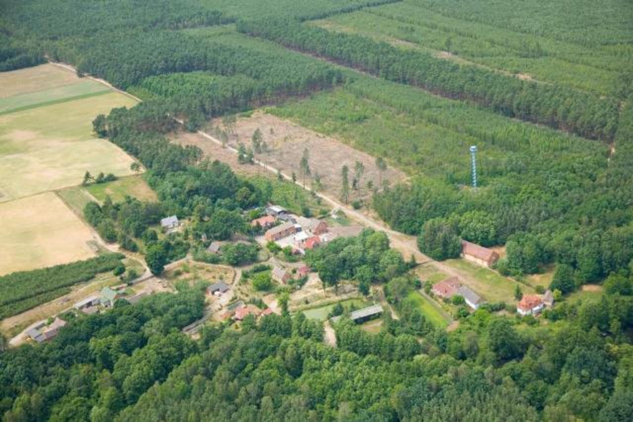 Przetocznica leży na południowo-wschodnim skraju Gminy Skąpe.