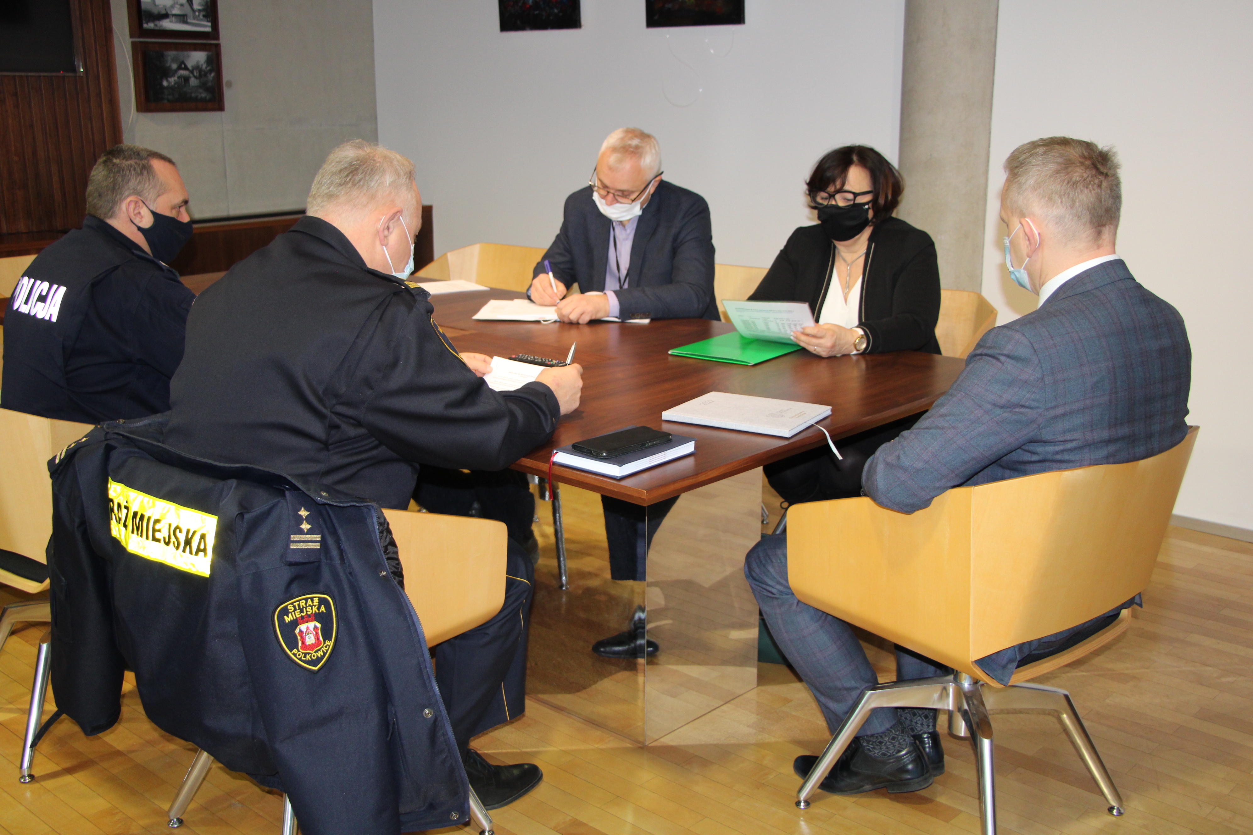 Starosta Polkowicki na spotkaniu z członkami Powiatowego Zespołu Zarządzania Kryzysowego