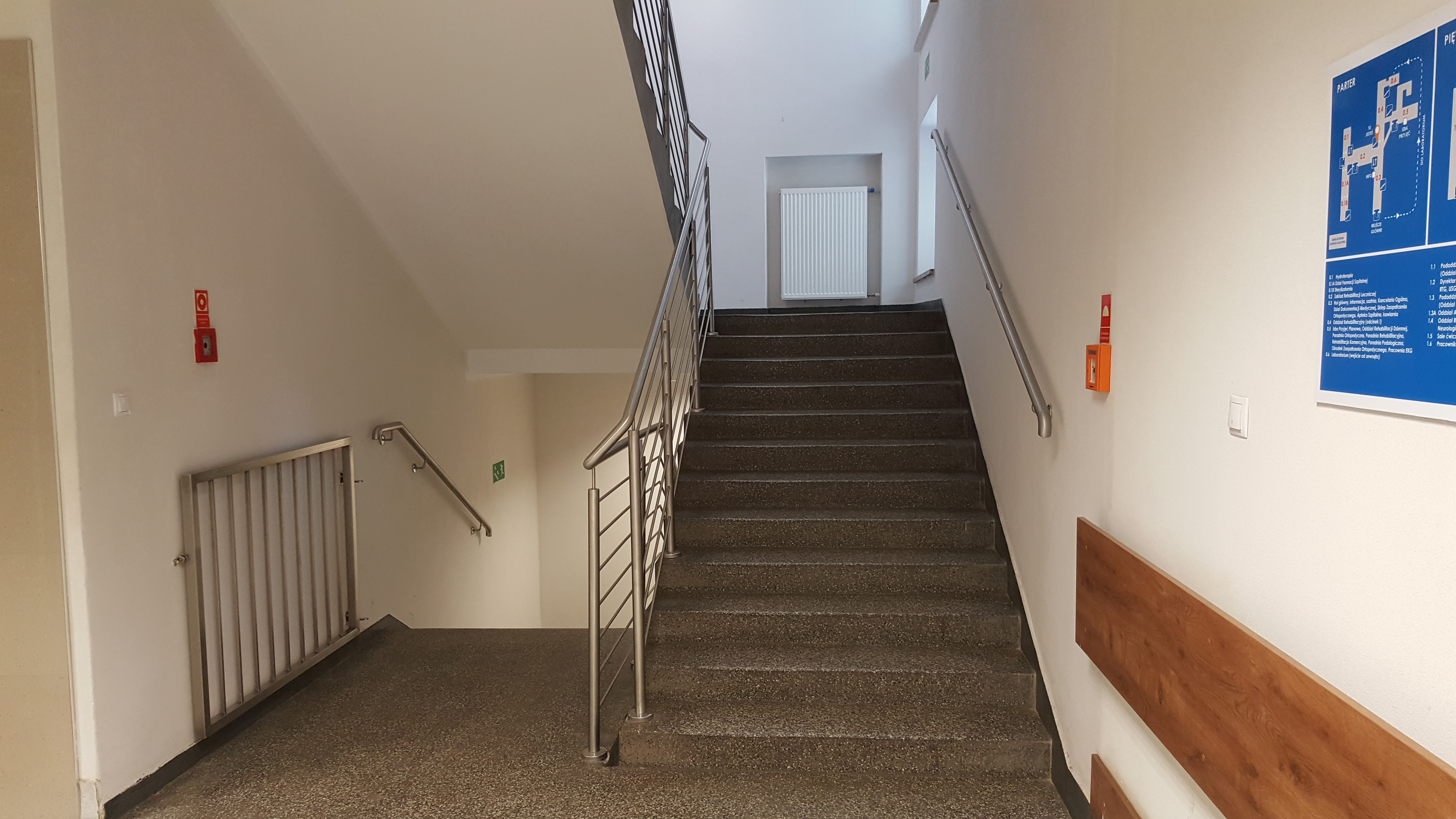 Wykonanie robót budowlanych związanych z dostosowaniem klatek schodowych w budynku głównym szpitala do wymagań ochrony przeciwpożarowej w Szpitalu w Konstancinie-Jeziornie przy ul. Wierzejewskiego 12