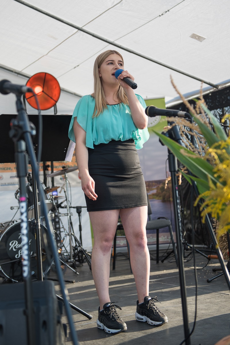 Na scenie występuje solowo Natalia Głowacz - absolwentka I Liceum Ogólnokształcącego w Sokołowie Podlaskim