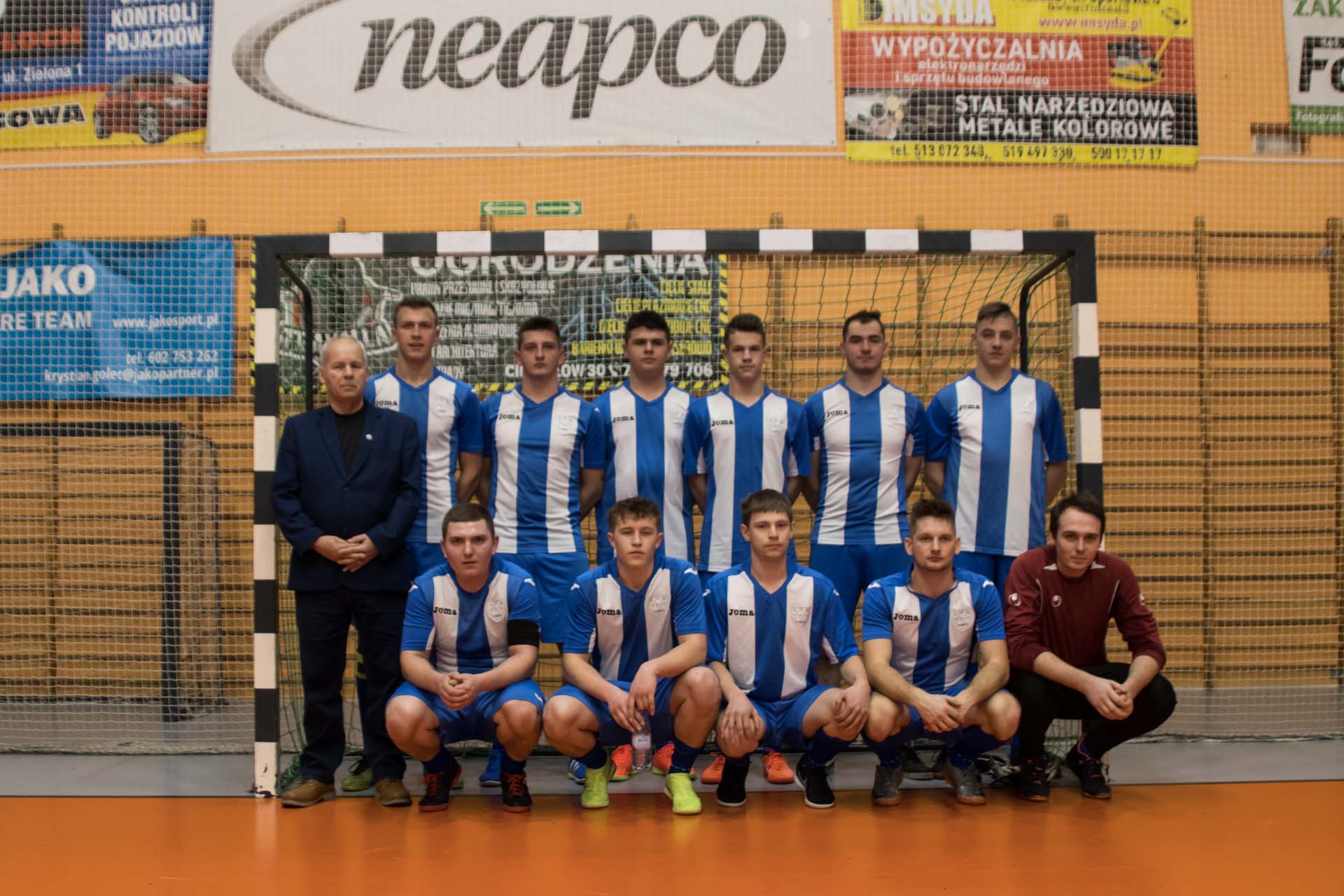 Zespół LZS Radawie uplasował się na 4 miejscu w Mistrzostwach Powiatu Oleskiego LZS w halowej piłce nożnej o Puchar Starosty Oleskiego