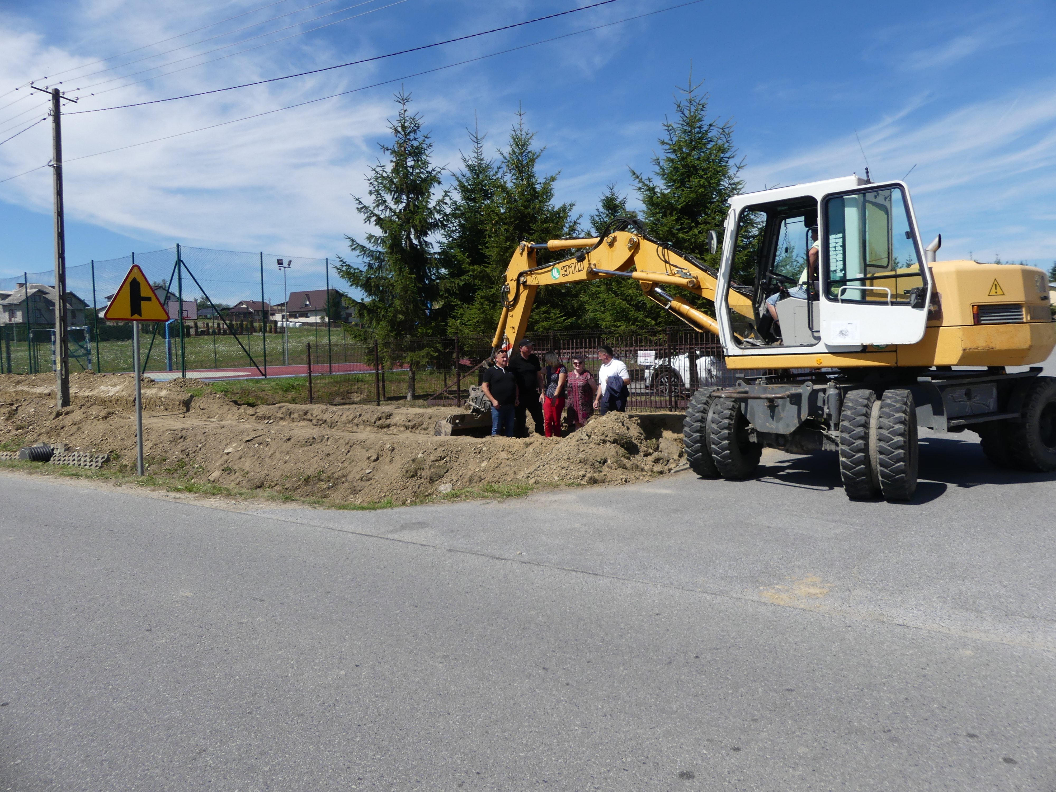 budowa chodnika w Nienaszowie