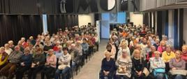 publiczność słucha wykładu pani Marioli Pryzwan