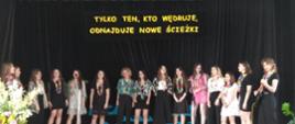 Ucznoiwie prezentują program artystyczny 