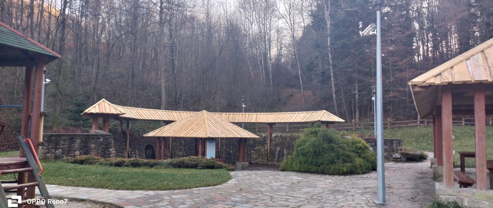 Wymiana pokrycia dachowego w kaskadzie solankowej w Sołonce