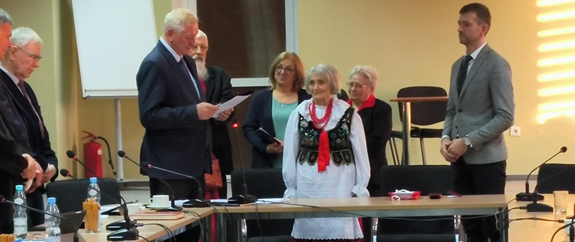 90 - letnia Potakowianka odznaczona podczas LXXXII Sesji Rady Powiatu