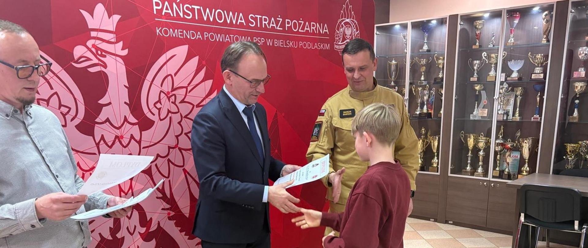 Turniej Wiedzy Pożarniczej „Młodzież Zapobiega Pożarom” – wicestarosta Piotr Bożko nagrodził zwycięzców