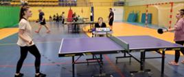 Pojedynek kobiet tenis stołowy