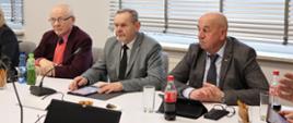 członkowie zarządu i radny PIS