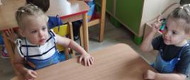 Dzieci siedzą w ławkach, za chwilę zaczniemy malowanie