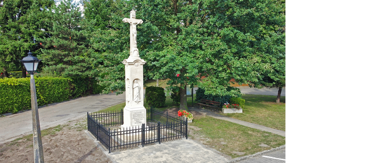 Krzyż przydrożny przy ul. Rodzinnej 1 - Gmina Kobiór - Portal gov.pl