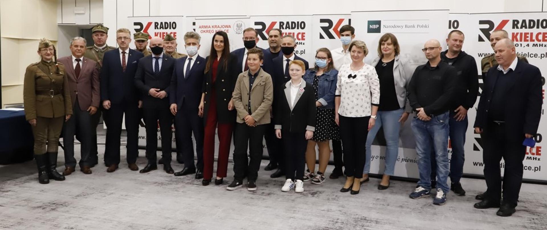 Zdjęcie grupowe uczestników spotkania