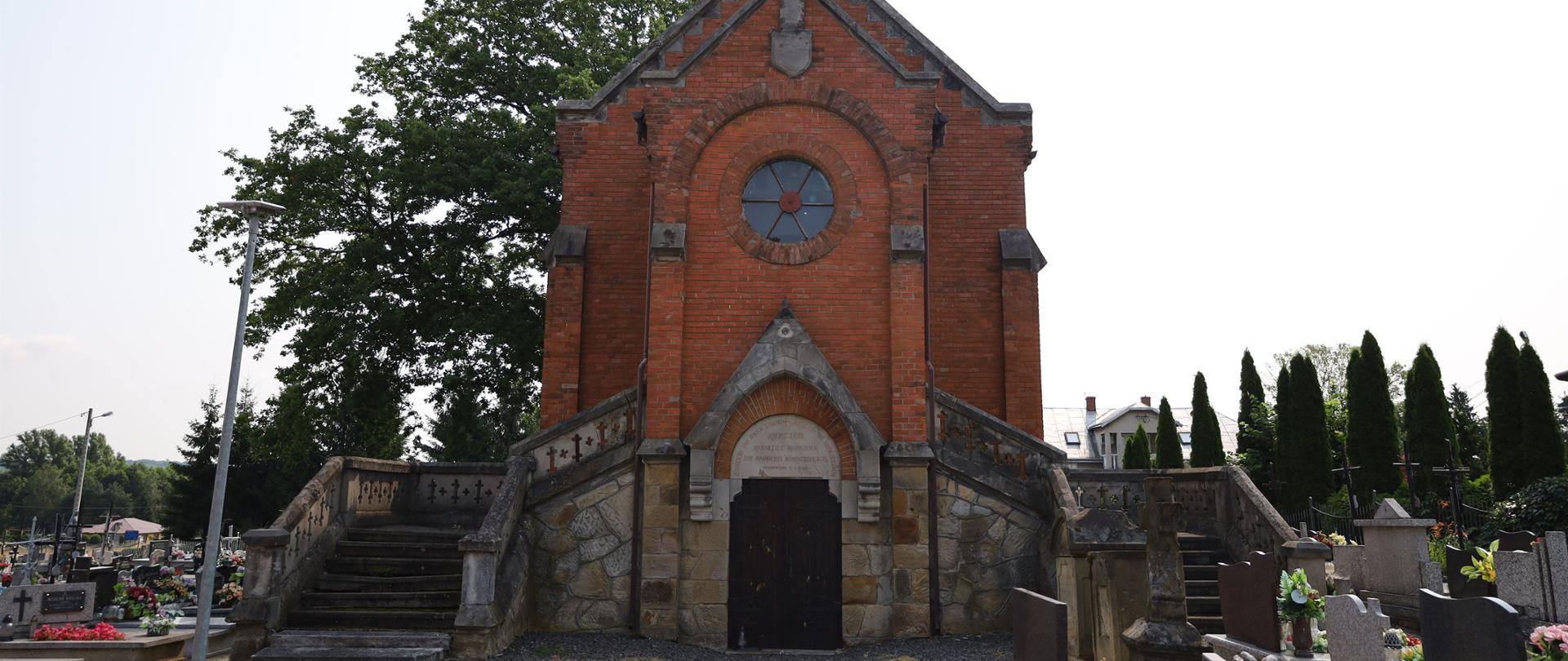 Kaplica Grobowa Rodziny Gorayskich znajdująca się na cmentarzu komunalnym w Szebniach