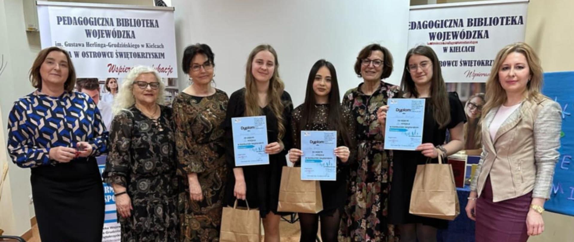 Sukcesy recytatorskie uczennic Staszica