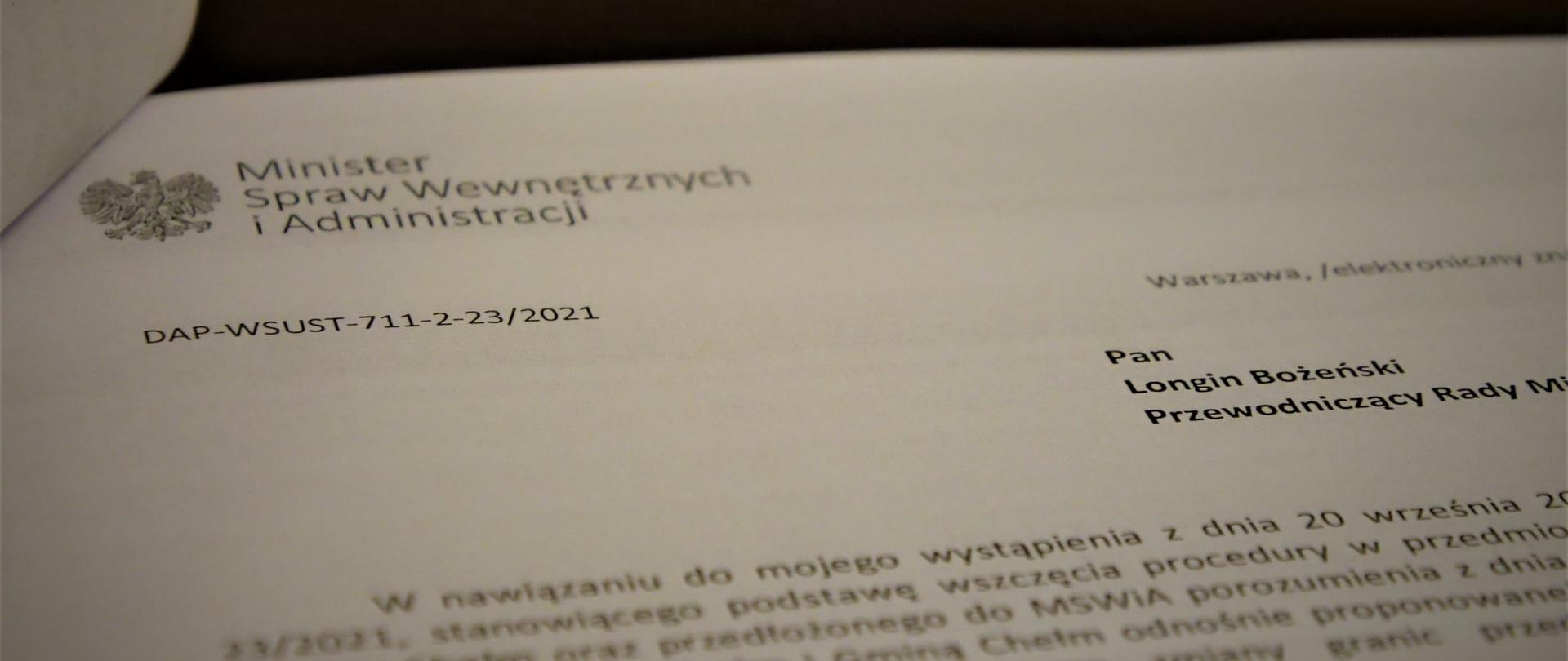 Zdjęcie przedstawia pismo wysłane przez Ministerstwo Spraw Wewnętrznych i Administracji do Pana Longina Bożeńskiego Przewodniczącego Rady Miasta Chełm. Jest to zdjęcie dokumentu.