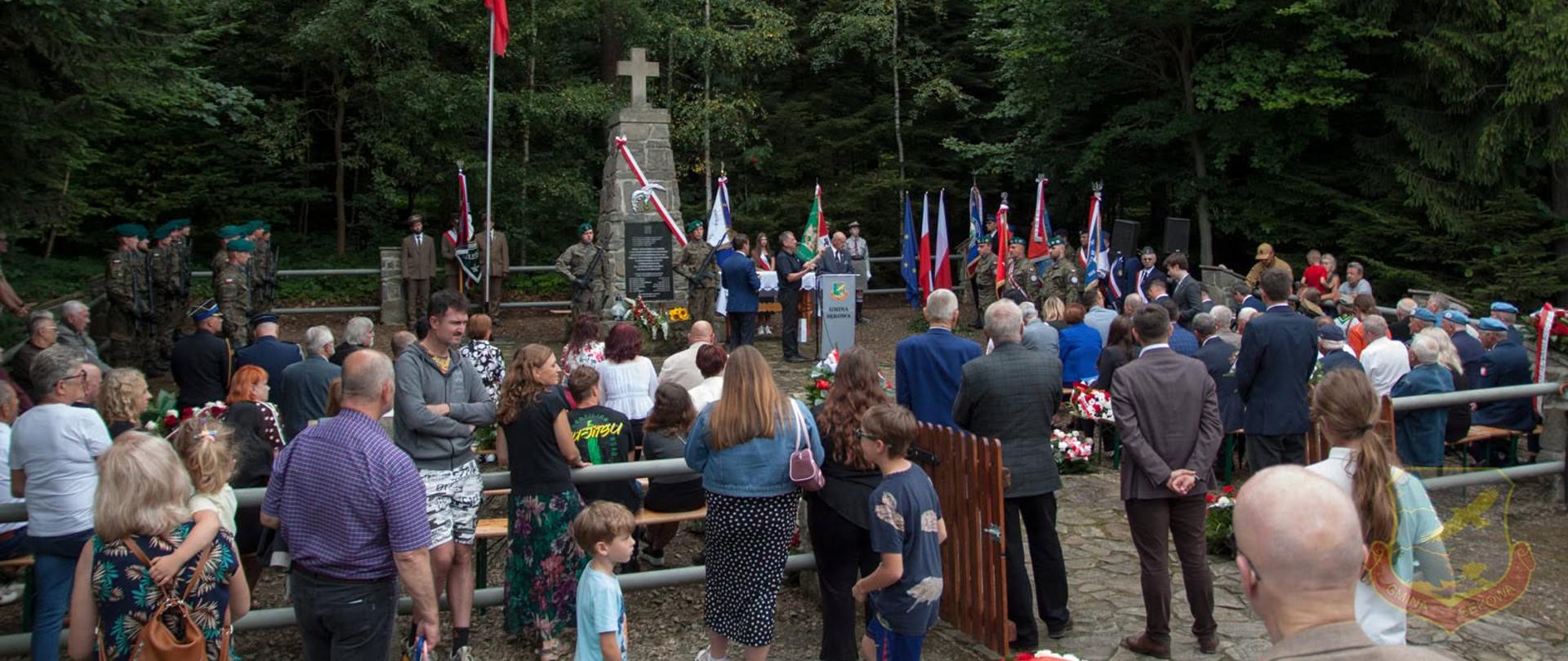 W Krzywej-Banicy odbyły się uroczystości upamiętniające 82. rocznicę bohaterskiej śmierci siedmiu polskich lotników – załogi bombowca Halifax 