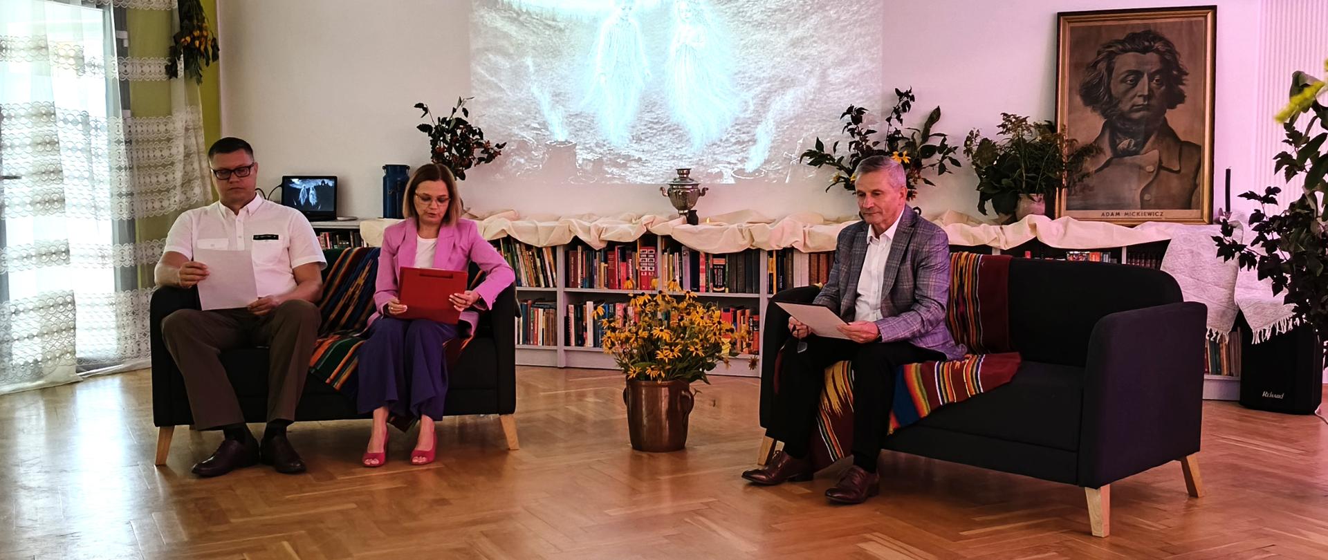 W tegorocznej edycji Narodowego Czytania w Bielsku Podlaskim przedstawicielem starosty bielskiego był naczelnik Wydziału Oświaty, Kultury i Ochrony Zdrowia Starostwa Powiatowego Anatol Grzegorz Tymiński