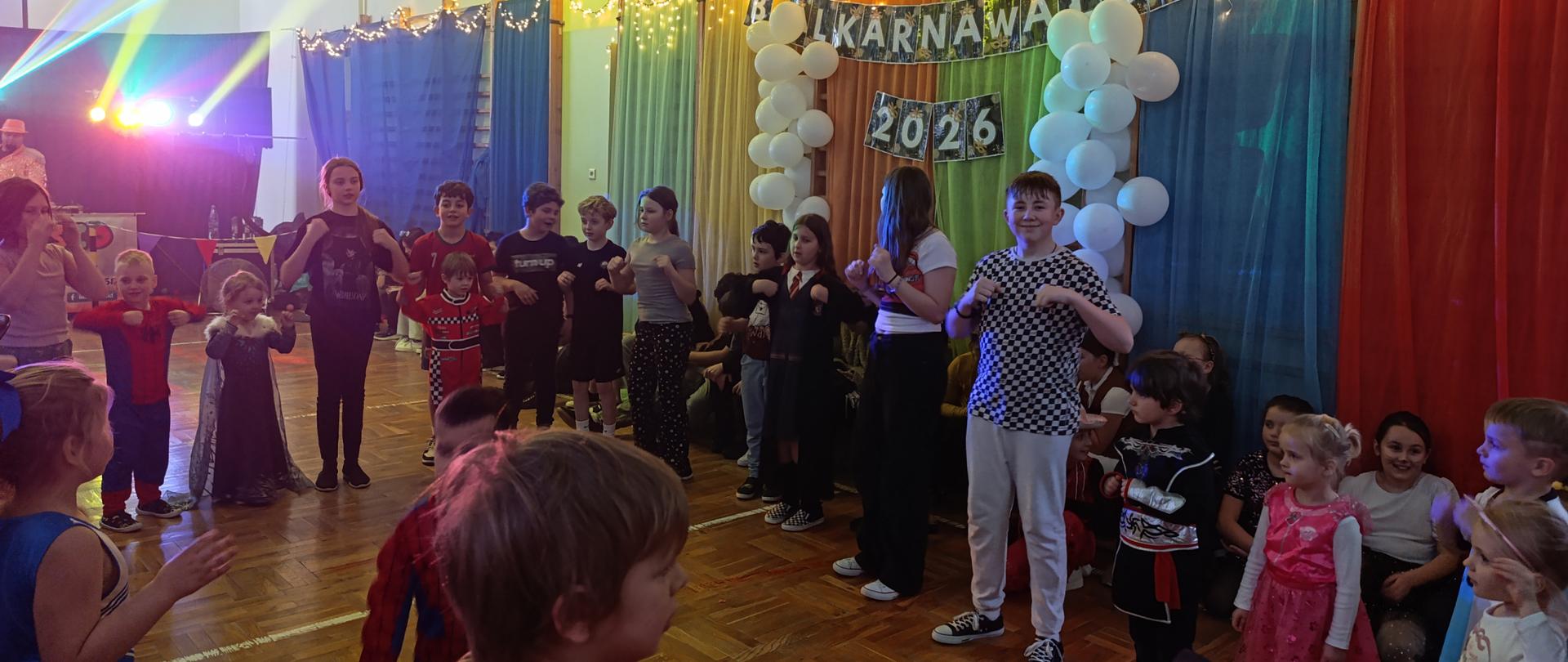 Zabawa naszych uczniów podczas balu karnawałowego 