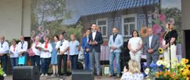 Otwarcie wydarzenia - na scenie przedstawiciele władz samorządowych oraz delegacja polsko - niemiecka 