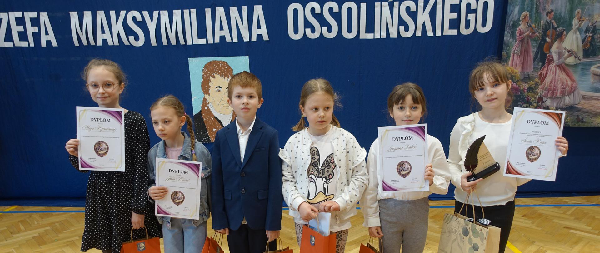 Laureaci konkursu kaligraficznego - uczniowie ZSP w Książnicach