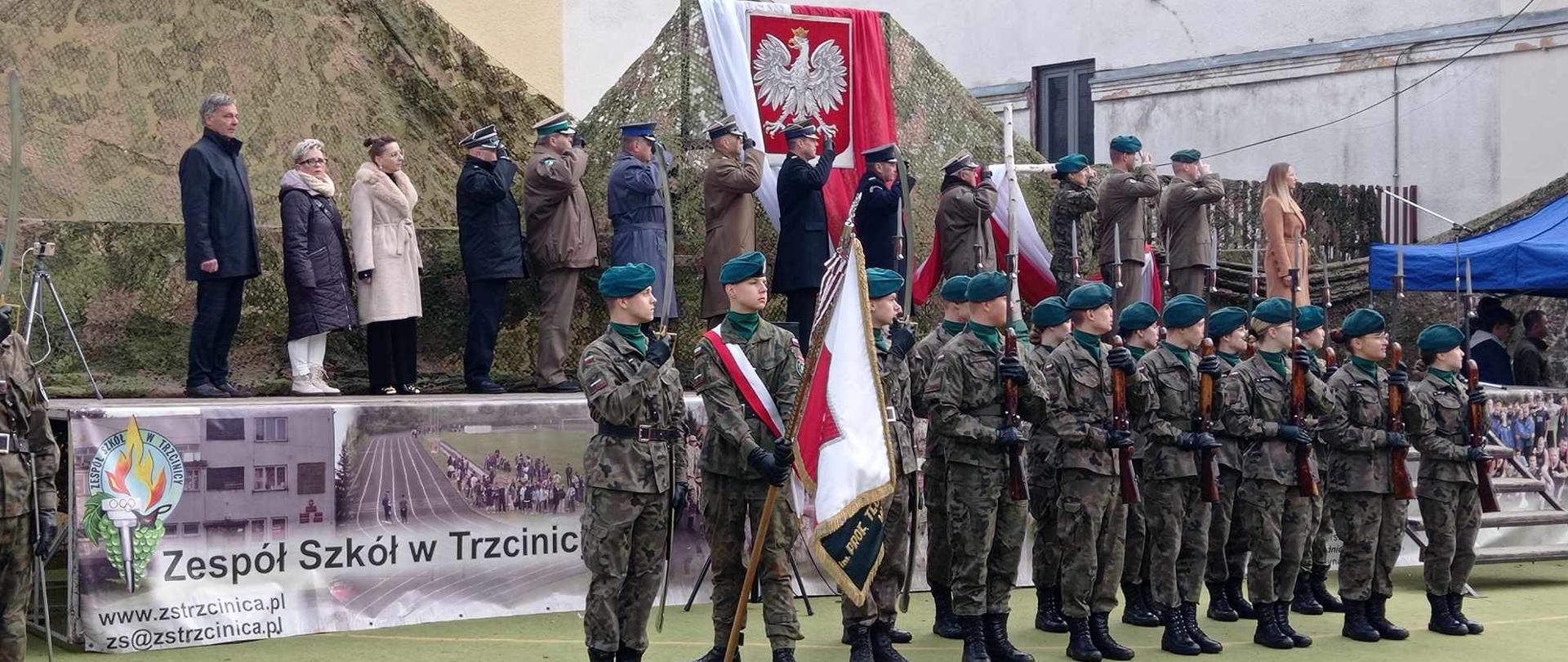 Uroczyste ślubowanie kadetów klas mundurowych w Trzcinicy