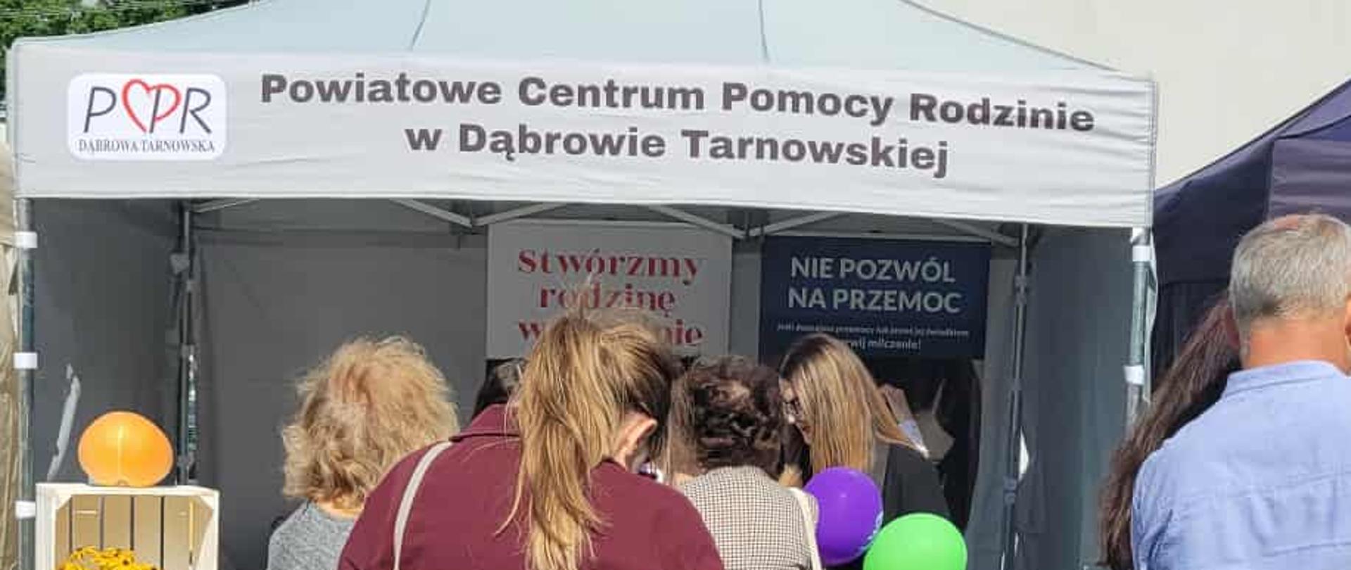Stoisko PCPR na XIV Święcie Powiśla Dąbrowskiego – Dożynki Powiatowe i Targi Gospodarcze