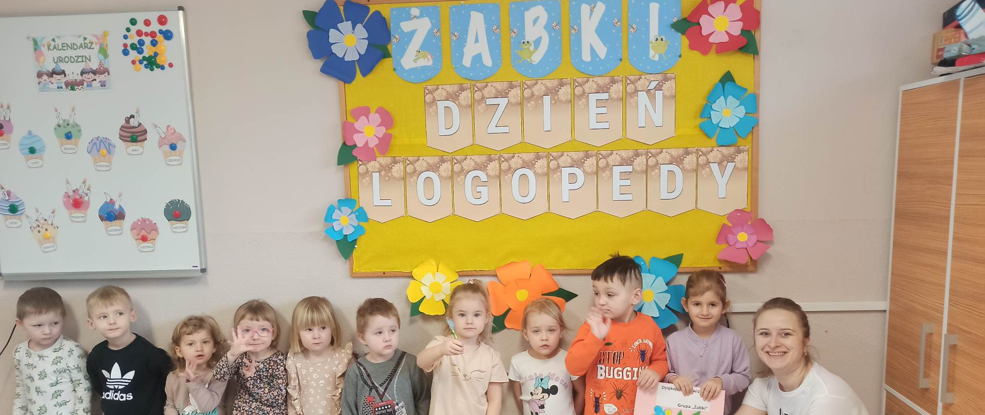 Pamiątkowe_zdjęcie_z_panią_logopedą