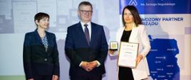 Odbiór wyróżnienia dla Gminy przez Panią Katarzynę Ochnik Sekretarza Gminy