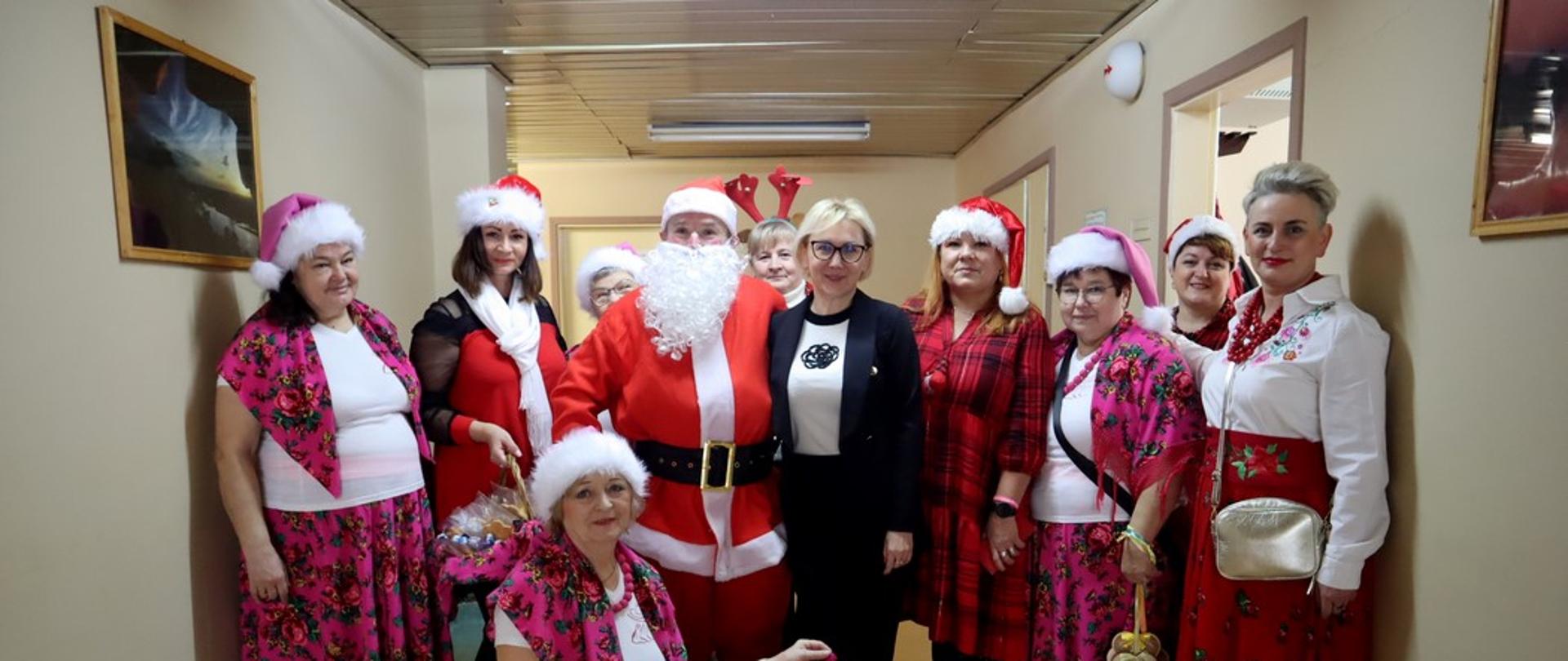 Święty Mikołaj odwiedził dziś konecki szpital