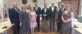 Spotkanie Wójtów i Burmistrzów w Sprawie LGD i Przyszłych Środków Finansowych z EFRROW i EFRR - wspólne zdjęcie