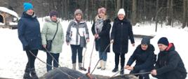 Wspólne pieczenie kiełbasek