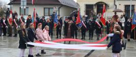 Taniec flag w wykonaniu uczennic cz.4