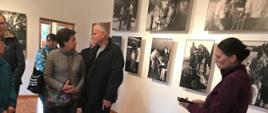 Zwiedzanie wystawy malarstwa w Galerii Tamary Sołoniewicz