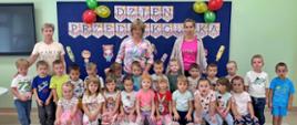 Grupowe zdjęcia dzieci z przedszkola