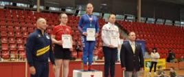 Na najwyższym stopniu podium stoi Agnieszka Bryczek - zawodniczka Ludowego Uczniowskiego Klubu Sportowego "Suples" w Kraśniku