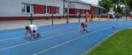 Filip na starcie biegu na 300m.