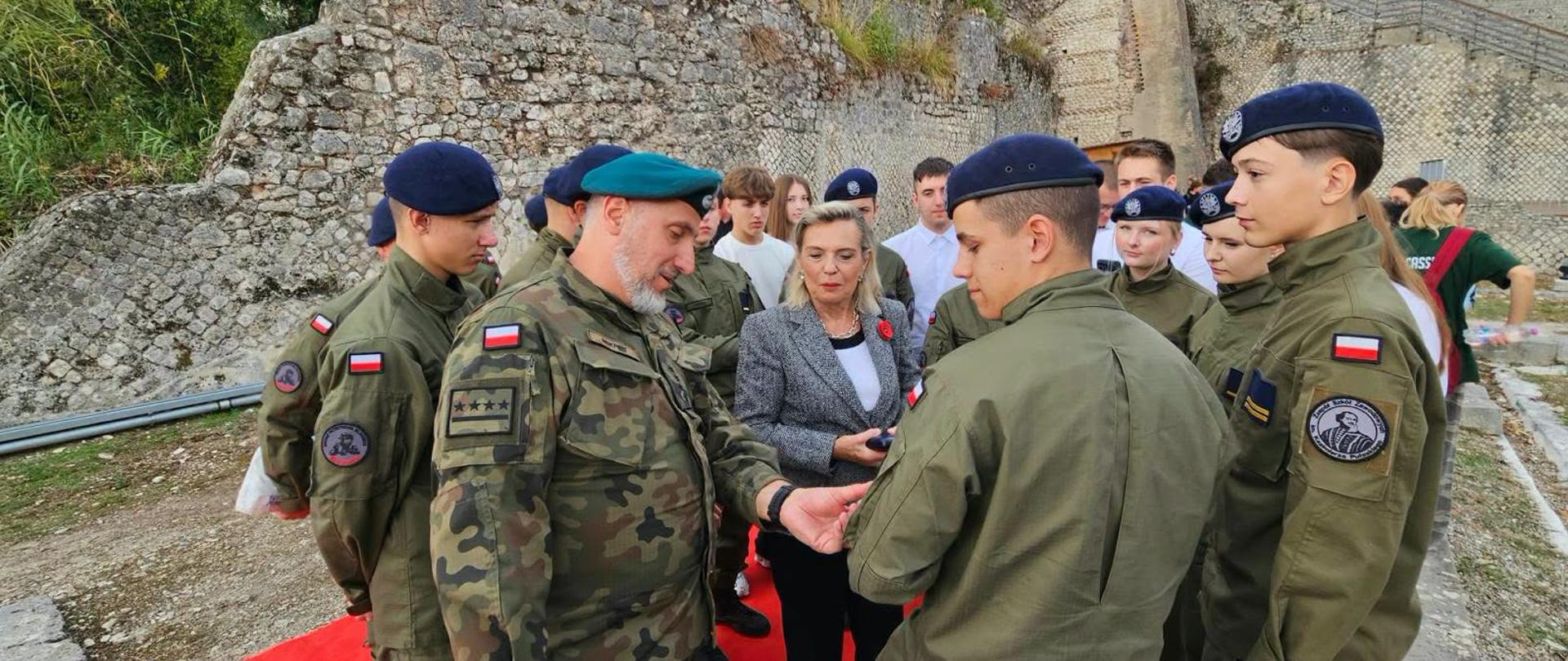 kpt. Marcin Mikrut, sprawował opiekę nad uczniami i kadetami podczas wyjazdu. 
