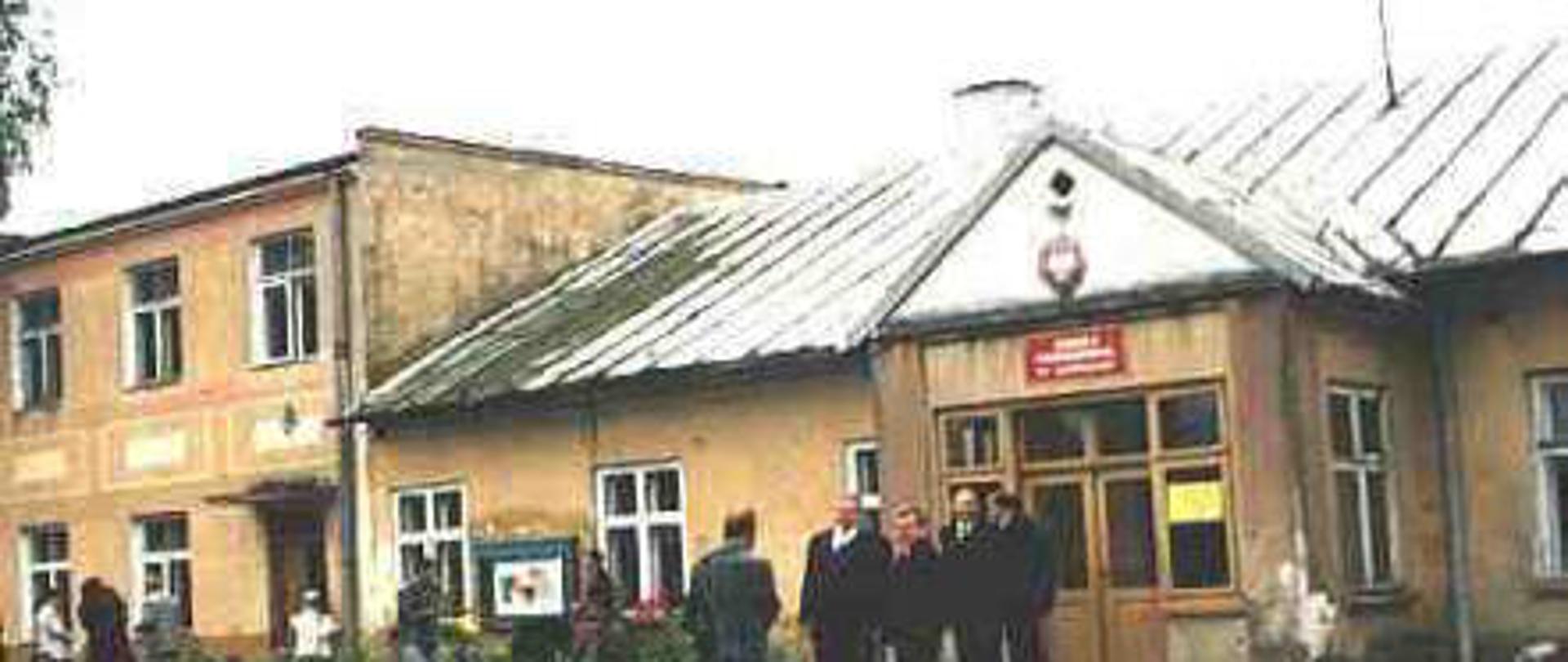 Szkoła w Złotnikach stary budynek