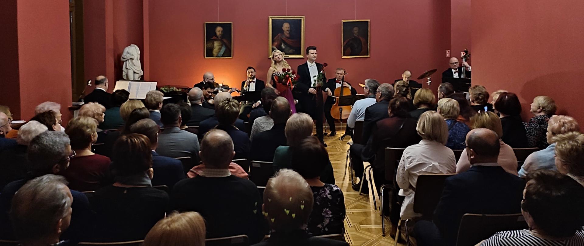 Piękny koncert karnawałowy w pałacowych wnętrzach