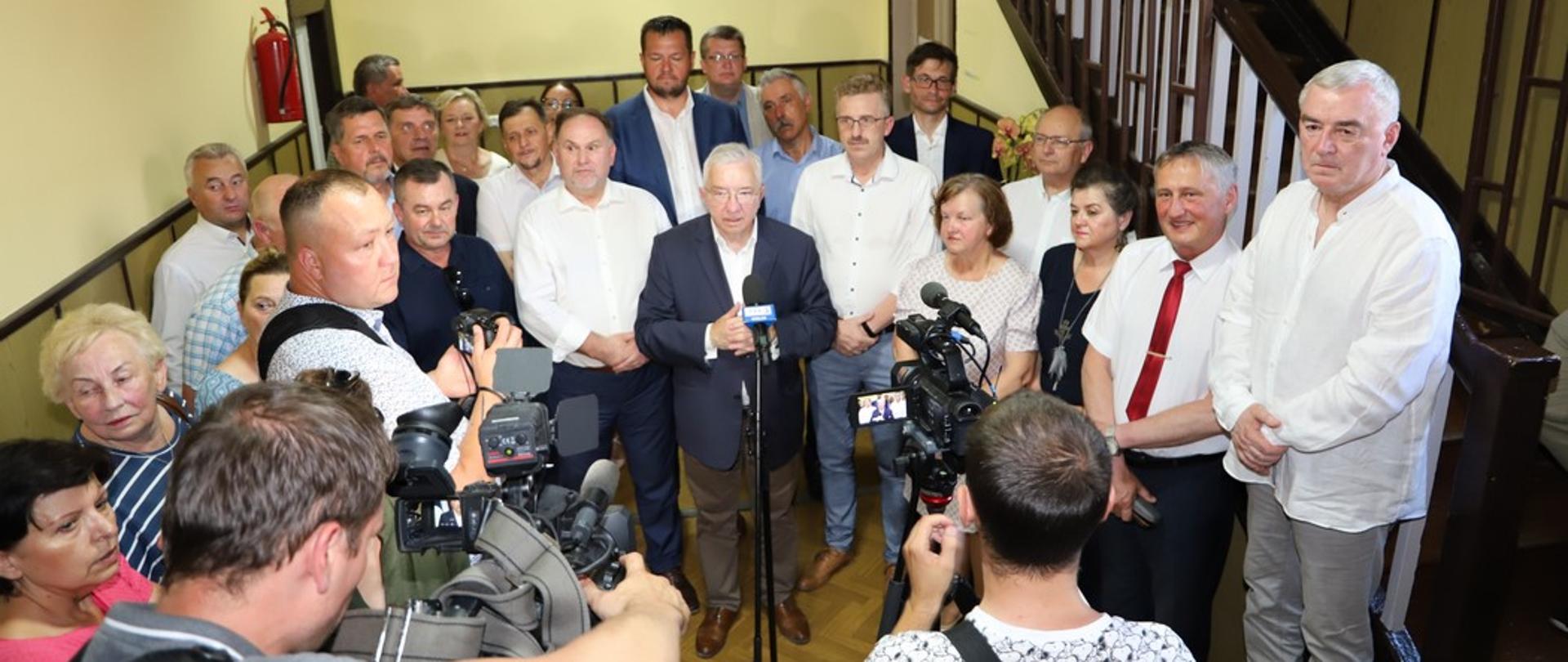 Od piątku szybki prosty kontakt z posłem Krzysztofem Lipcem