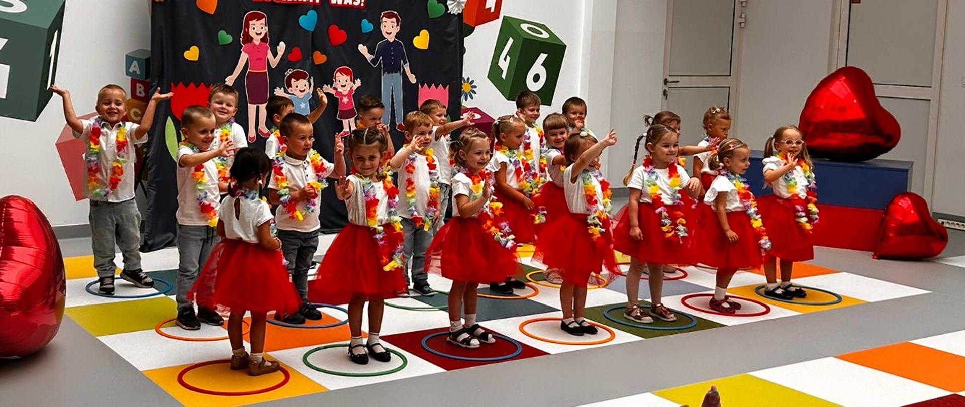 Obchody Dnia Mamy i Taty w najmłodszej grupie dzieci z Gminnego Przeszkola