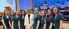 Członkinie Zespołu pozują do wspólnego zdjęcia