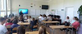 Spotkanie uczniów klas IV-VIII naszej szkoły z panią policjantką