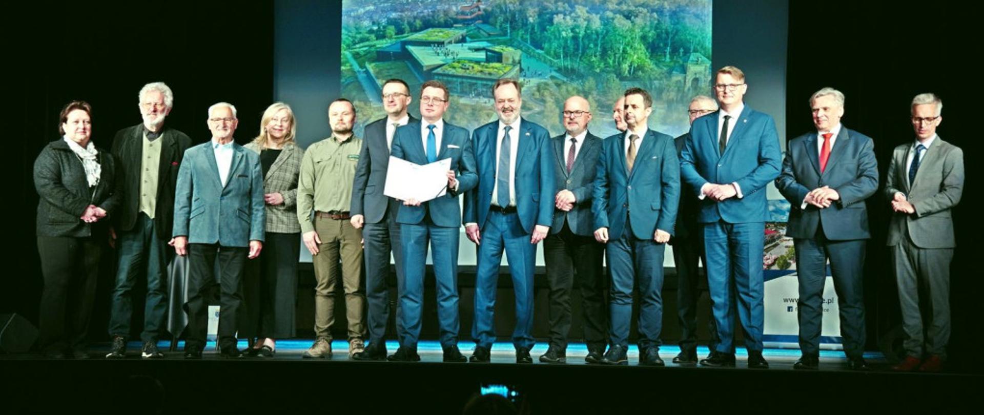 Spotkanie zgromadziło przedstawicieli samorządów, instytucji oraz środowisk zainteresowanych pielęgnowaniem dziedzictwa historycznego regionu
