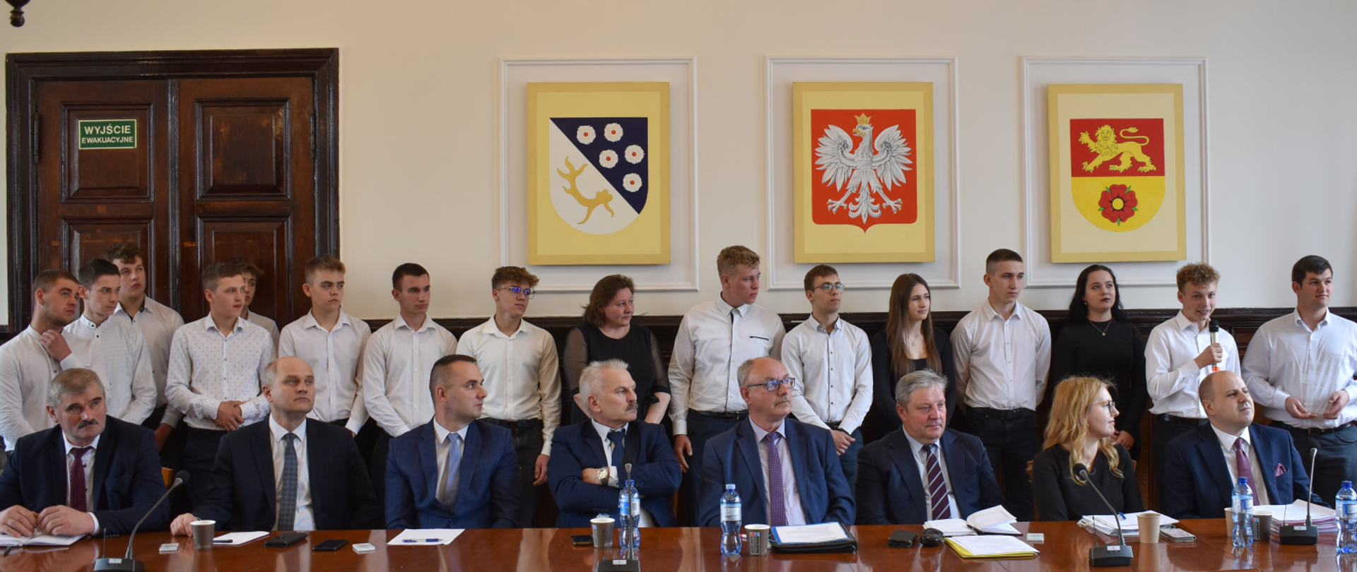 Młodzież i radni Rady Powiatu podczas 69. Sesji Rady Powiatu w Nowym Mieście Lubawskim
