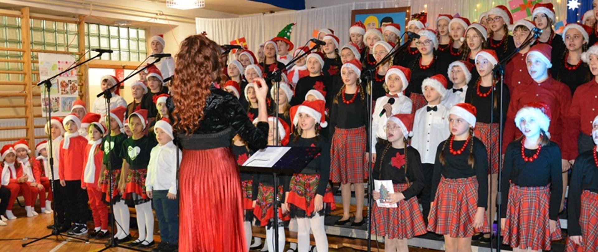Występ artystyczny uczniów szkoły